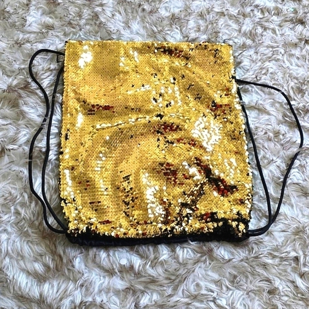 Sequence Gold Tone Drawstring Womens Backpack. 🌴